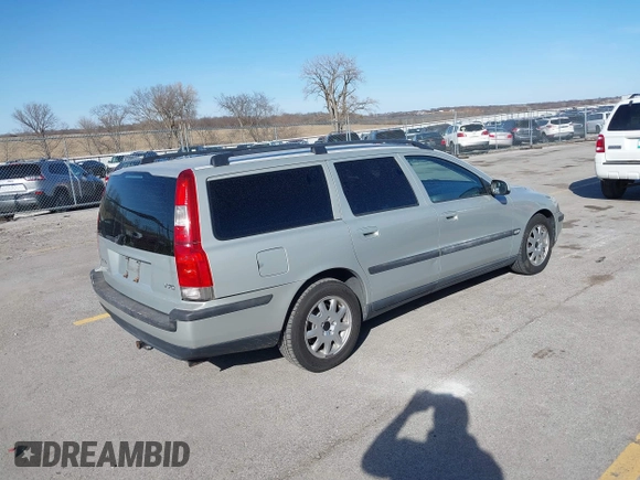 2002 Volvo V70 with VIN YV1SW61R022216875, listed as a IAAI auction lot 41745657 with 202,766 mi miles. Bid and sale history available at carsss.com. Image 4.
