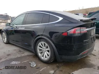 2017 Tesla Model X 90D z VIN 5YJXCBE2XHF060912, wystawiony jako Copart lot #85946834 z przebiegiem 135 277 mil mil oraz Szkoda całkowita • Salvage title. Historia ofert i sprzedaży dostępna na DreamBid. Obrazek 2.