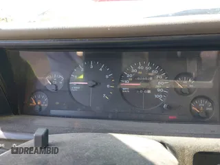 1994 Jeep Grand Cherokee Laredo with VIN 1J4GZ58S4RC325909, listed as a IAAI auction lot 39580601 with 162,952 mi miles. Bid and sale history available at carsss.com. Image 7.