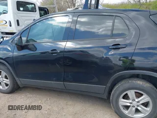 2017 Chevrolet Trax LS z VIN 3GNCJNSB1HL182352, wystawiony jako IAAI lot #42018698 z przebiegiem 100 229 mil mil oraz . Historia ofert i sprzedaży dostępna na DreamBid. Obrazek 14.