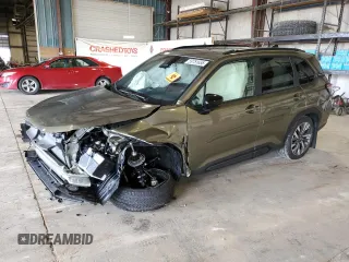 2025 Subaru Forester Touring z VIN JF2SLDTC4SH437664, wystawiony jako Copart lot #59751655 z przebiegiem 6 883 mil mil oraz Szkoda całkowita • Salvage title. Historia ofert i sprzedaży dostępna na DreamBid. Obrazek 1.