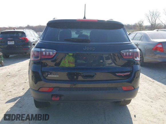 2018 Jeep Compass Trailhawk with VIN 3C4NJDDB5JT419276, listed as a IAAI auction lot 42040909 with Not Provided miles and . Bid and sale history available at carsss.com. Image 15.