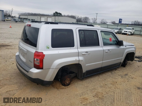 2013 Jeep Patriot Latitude with VIN 1C4NJPFB9DD146531, listed as a Copart auction lot 44819775 with 220,396 mi miles and Salvage Title. Bid and sale history available at carsss.com. Image 3.