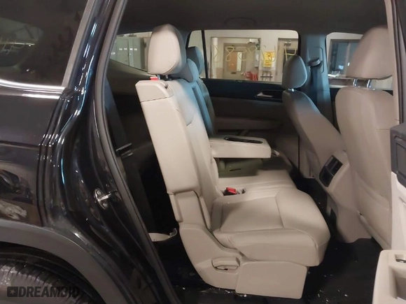 2019 Volkswagen Atlas 3.6L V6 SE with VIN 1V2LR2CAXKC599542, listed as a IAAI auction lot 41628588 with 59,377 mi miles. Bid and sale history available at carsss.com. Image 8.