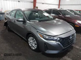 2024 Nissan Sentra S z VIN 3N1AB8BV0RY284905, wystawiony jako IAAI lot #41582687 z przebiegiem 37 302 mil mil oraz . Historia ofert i sprzedaży dostępna na DreamBid. Obrazek 1.