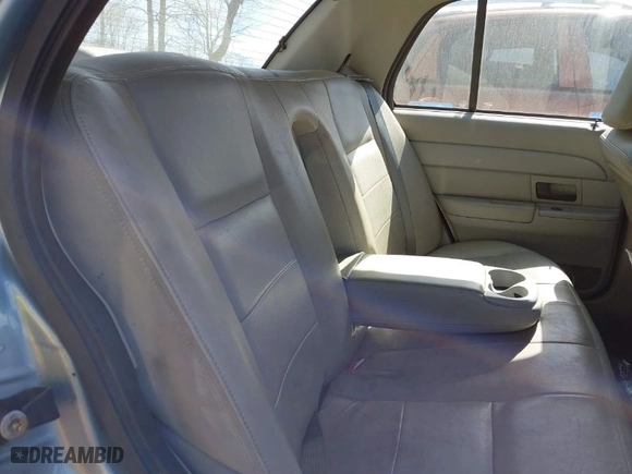 2004 Ford Crown Victoria LX with VIN 2FAFP74W64X121657, listed as a IAAI auction lot 41715463 with 205,885 mi miles. Bid and sale history available at carsss.com. Image 8.