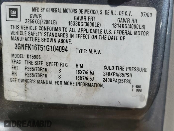 2001 Chevrolet Suburban LT z VIN 3GNFK16T51G104094, wystawiony jako Copart lot #47495315 z przebiegiem 240 554 mil mil oraz Czysty tytuł • Clean title. Historia ofert i sprzedaży dostępna na DreamBid. Obrazek 13.