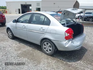2011 Hyundai Accent GLS z VIN KMHCN4AC9BU613272, wystawiony jako IAAI lot #42320248 z przebiegiem 199 541 mil mil oraz . Historia ofert i sprzedaży dostępna na DreamBid. Obrazek 3.