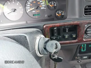 1998 Jeep Grand Cherokee Limited with VIN 1J4GZ88Z6WC307986, listed as a IAAI auction lot 41539972 with 150,652 mi miles. Bid and sale history available at carsss.com. Image 11.