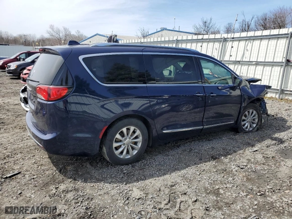 2019 Chrysler Pacifica Touring L with VIN 2C4RC1BGXKR734622, listed as a Copart auction lot 51621215 with 58,143 mi miles and Salvage Title. Bid and sale history available at carsss.com. Image 3.
