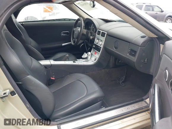 2006 Chrysler Crossfire Limited z VIN 1C3AN65L16X066010, wystawiony jako IAAI lot #41003432 z przebiegiem 95 926 mil mil oraz . Historia ofert i sprzedaży dostępna na DreamBid. Obrazek 5.
