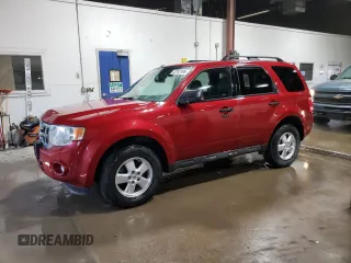 2010 Ford Escape XLT z VIN 1FMCU9DG1AKD32995, wystawiony jako Copart lot #52243195 z przebiegiem 188 003 mil mil oraz Czysty tytuł • Clean title. Historia ofert i sprzedaży dostępna na DreamBid. Obrazek 1.