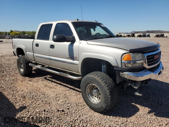 2005 GMC Sierra 2500HD SLE z VIN 1GTHK232X5F936296, wystawiony jako Copart lot #50244575 z przebiegiem 336 259 mil mil oraz Szkoda całkowita • Salvage title. Historia ofert i sprzedaży dostępna na DreamBid. Obrazek 4.