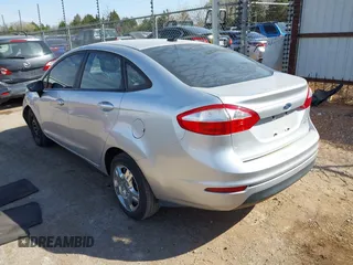 2016 Ford Fiesta S z VIN 3FADP4AJ2GM138776, wystawiony jako IAAI lot #41879870 z przebiegiem 83 769 mil mil oraz . Historia ofert i sprzedaży dostępna na DreamBid. Obrazek 3.