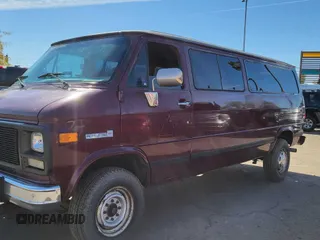 1994 GMC Rally z VIN 1GJGG39K6RF527981, wystawiony jako Copart lot #48978915 z przebiegiem 159 751 mil mil oraz Tytuł czysty. Historia ofert i sprzedaży dostępna na DreamBid. Obrazek 2.
