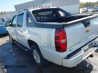 2011 Chevrolet Avalanche LT z VIN 3GNTKFE39BG180128, wystawiony jako IAAI lot #41887676 z przebiegiem 183 098 mil mil oraz . Historia ofert i sprzedaży dostępna na DreamBid. Obrazek 3.