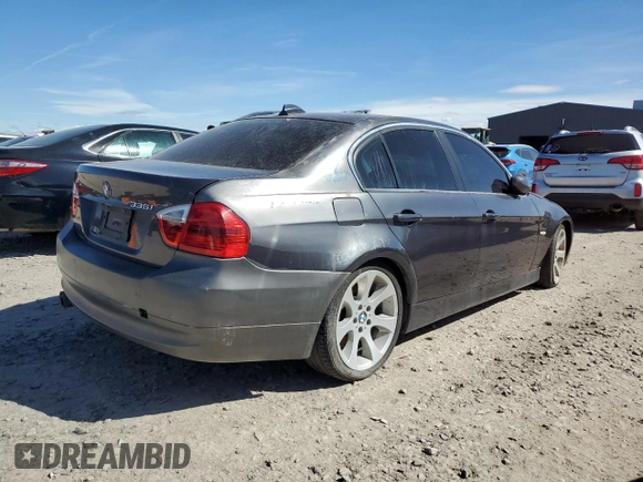2006 BMW 3 Series 330i z VIN WBAVB33556KS36808, wystawiony jako Copart lot #50209425 z przebiegiem 156 235 mil mil oraz Czysty tytuł • Clean title. Historia ofert i sprzedaży dostępna na DreamBid. Obrazek 3.