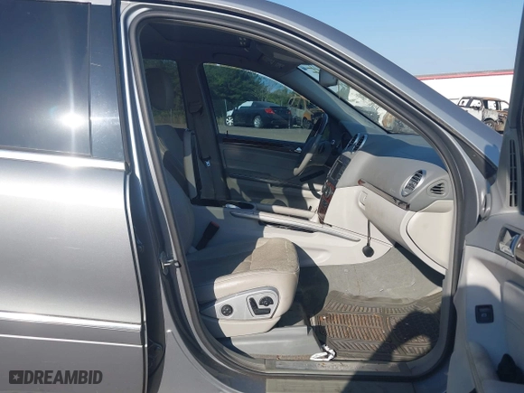 2011 Mercedes-Benz GL-Class GL 450 with VIN 4JGBF7BE8BA671420, listed as a IAAI auction lot 42064096 with 182,622 mi miles. Bid and sale history available at carsss.com. Image 5.