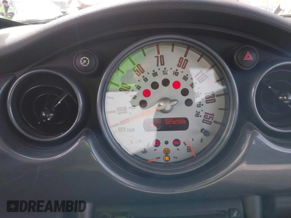 2003 MINI Hardtop S z VIN WMWRE33433TD72153, wystawiony jako IAAI lot #41601153 z przebiegiem 185 286 mil mil oraz . Historia ofert i sprzedaży dostępna na DreamBid. Obrazek 7.