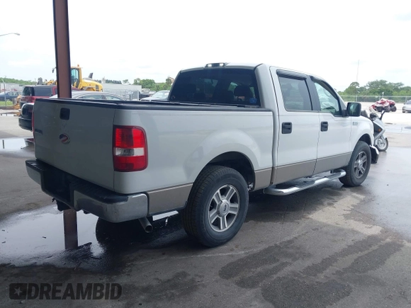 2006 Ford F-150 XLT z VIN 1FTPW12V26FB79241, wystawiony jako IAAI lot #42401332 z przebiegiem 117 340 mil mil oraz . Historia ofert i sprzedaży dostępna na DreamBid. Obrazek 4.