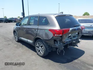 2017 Mitsubishi Outlander SE z VIN JA4AD3A32HZ040522, wystawiony jako IAAI lot #42444446 z przebiegiem 62 842 mil mil oraz . Historia ofert i sprzedaży dostępna na DreamBid. Obrazek 3.