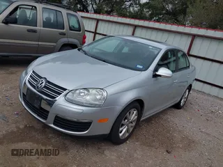 2010 Volkswagen Jetta Limited Edition z VIN 3VWRX7AJ3AM096995, wystawiony jako IAAI lot #41710936 z przebiegiem 120 875 mil mil oraz . Historia ofert i sprzedaży dostępna na DreamBid. Obrazek 2.
