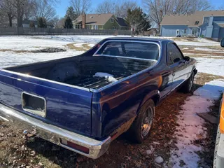 1981 GMC Caballero z VIN 1GTCW80K6BD500123, wystawiony jako Copart lot #42984295 z przebiegiem 46 091 mil mil oraz Tytuł czysty. Historia ofert i sprzedaży dostępna na DreamBid. Obrazek 4.