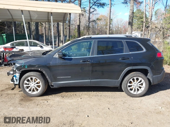 2019 Jeep Cherokee Latitude with VIN 1C4PJLCB6KD490529, listed as a IAAI auction lot 41890940 with 113,147 mi miles. Bid and sale history available at carsss.com. Image 14.
