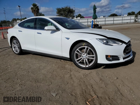 2013 Tesla Model S z VIN 5YJSA1CN1DFP11636, wystawiony jako Copart lot #78333554 z przebiegiem 101 625 mil mil oraz Szkoda całkowita • Salvage title. Historia ofert i sprzedaży dostępna na DreamBid. Obrazek 4.