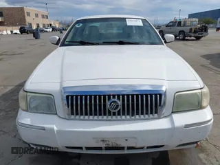 2010 Mercury Grand Marquis LS z VIN 2MEBM7FV4AX618013, wystawiony jako IAAI lot #41652851 z przebiegiem 281 919 mil mil oraz . Historia ofert i sprzedaży dostępna na DreamBid. Obrazek 6.