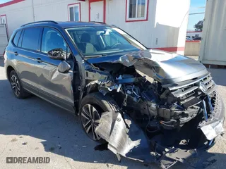 2022 Volkswagen Tiguan S with VIN 3VV1B7AX9NM055507, listed as a IAAI auction lot 41383597 with 25,546 mi miles. Bid and sale history available at carsss.com. Image 1.