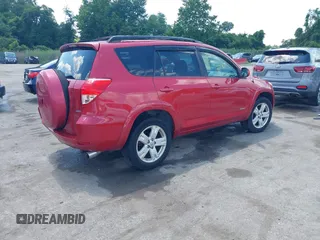 2007 Toyota RAV4 Sport с VIN JTMBK32V476024774, выставлен на аукционе IAAI как лот 42648957 с пробегом 231 545 миль миль и . История ставок и продаж доступна на DreamBid. Изображение 4.