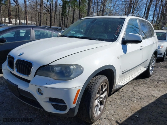 2011 BMW X5 35i with VIN 5UXZV4C58BL402047, listed as a IAAI auction lot 41837120 with 168,325 mi miles. Bid and sale history available at carsss.com. Image 2.