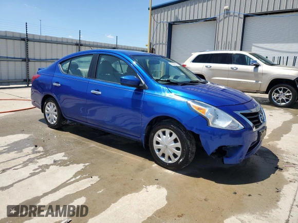 2016 Nissan Versa S z VIN 3N1CN7AP4GL829284, wystawiony jako Copart lot #56342055 z przebiegiem 111 984 mil mil oraz Szkoda całkowita • Salvage title. Historia ofert i sprzedaży dostępna na DreamBid. Obrazek 4.