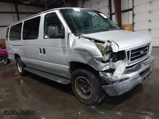 2004 Ford Econoline Wagon XL with VIN 1FBSS31S14HB03475, listed as a IAAI auction lot 40870748 with 201,423 mi miles. Bid and sale history available at carsss.com. Image 1.