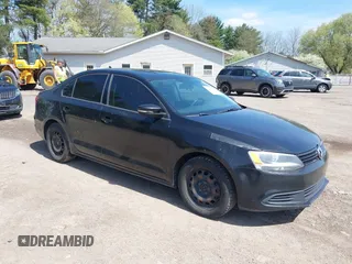 2014 Volkswagen Jetta Sedan SE w/Connectivity/Sunroof PZEV with VIN 3VWD17AJ0EM396110, listed as a IAAI auction lot 42089131 with 170,593 mi miles. Bid and sale history available at carsss.com. Image 1.