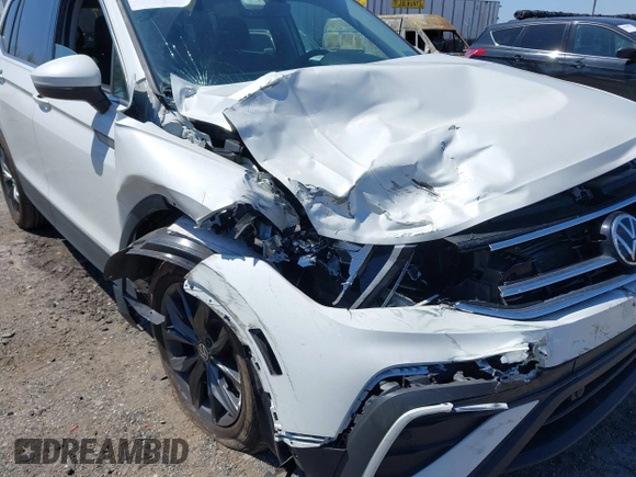2023 Volkswagen Tiguan SE with VIN 3VVMB7AX4PM128427, listed as a IAAI auction lot 42054477 with 29,731 mi miles and . Bid and sale history available at DreamBid. Image 6.