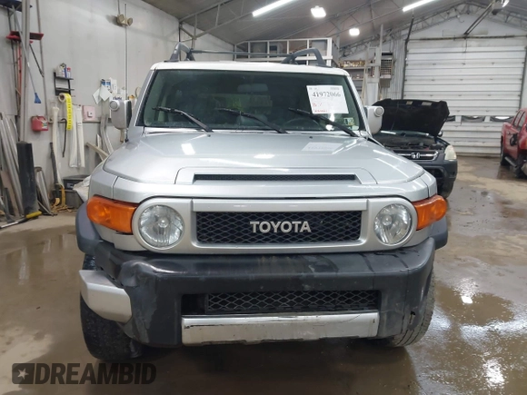 2007 Toyota FJ Cruiser with VIN JTEBU11F470035202, listed as a IAAI auction lot 41972066 with 241,021 mi miles. Bid and sale history available at carsss.com. Image 12.