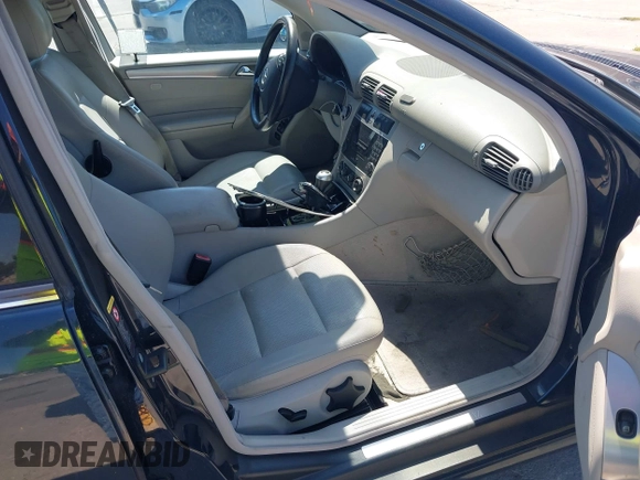 2005 Mercedes-Benz C 230 Kompressor z VIN WDBRF40J35F710180, wystawiony jako IAAI lot #42733063 z przebiegiem 116 202 mil mil oraz . Historia ofert i sprzedaży dostępna na DreamBid. Obrazek 5.