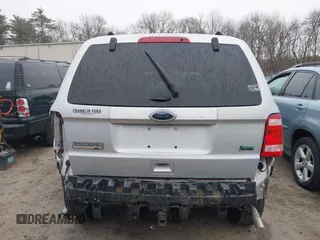2011 Ford Escape XLT z VIN 1FMCU9DG1BKB17330, wystawiony jako IAAI lot #41822516 z przebiegiem 154 243 mil mil oraz . Historia ofert i sprzedaży dostępna na DreamBid. Obrazek 16.