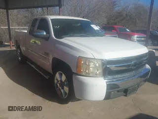 2010 Chevrolet Silverado 1500 LT with VIN 1GCSCSE02AZ299105, listed as a IAAI auction lot 41402009 with 201,673 mi miles and . Bid and sale history available at DreamBid. Image 1.