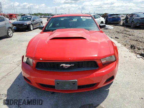 2011 Ford Mustang V6 z VIN 1ZVBP8AM1B5115763, wystawiony jako Copart lot #60363705 z przebiegiem 165 224 mil mil oraz Szkoda całkowita • Salvage title. Historia ofert i sprzedaży dostępna na DreamBid. Obrazek 5.