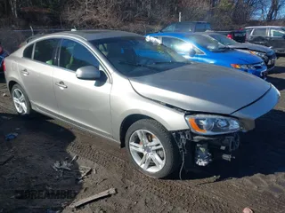2015 Volvo S60 T5 Premier with VIN YV1612TK1F2365830, listed as a IAAI auction lot 41387879 with 77,514 mi miles. Bid and sale history available at carsss.com. Image 1.