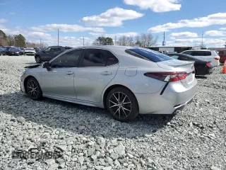 2022 Toyota Camry SE with VIN 4T1T11AK4NU049987, listed as a Copart auction lot 47935395 with 61,475 mi miles and Salvage Title. Bid and sale history available at carsss.com. Image 2.