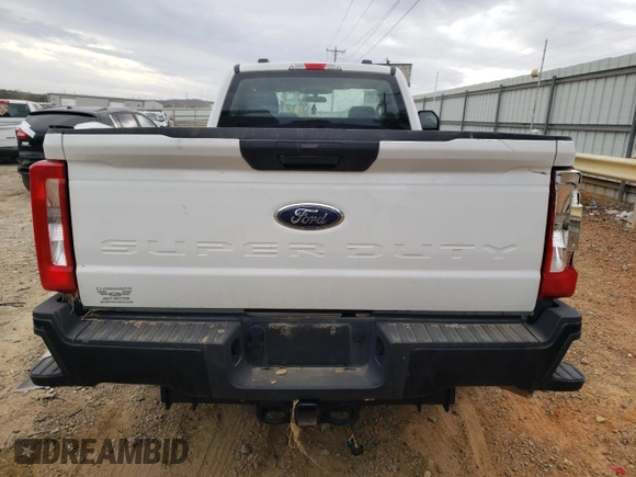 2024 Ford F-250 XL z VIN 1FTBF2AA3RED12078, wystawiony jako Copart lot #76826684 z przebiegiem Nie podano mil oraz Szkoda całkowita • Salvage title. Historia ofert i sprzedaży dostępna na DreamBid. Obrazek 10.