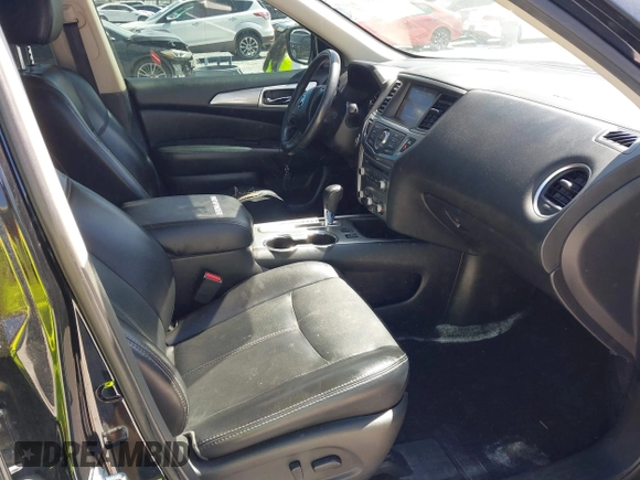 2017 Nissan Pathfinder S z VIN 5N1DR2MN8HC613384, wystawiony jako IAAI lot #41826359 z przebiegiem 138 960 mil mil oraz . Historia ofert i sprzedaży dostępna na DreamBid. Obrazek 5.