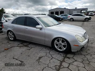 2005 Mercedes-Benz E 500 z VIN WDBUF83J85X177556, wystawiony jako Copart lot #60916214 z przebiegiem 185 915 mil mil oraz Szkoda całkowita • Salvage title. Historia ofert i sprzedaży dostępna na DreamBid. Obrazek 4.