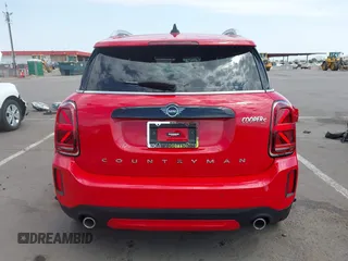 2023 MINI Countryman Cooper S z VIN WMZ53BR02P3R00984, wystawiony jako IAAI lot #42744505 z przebiegiem 27 432 mil mil oraz . Historia ofert i sprzedaży dostępna na DreamBid. Obrazek 17.