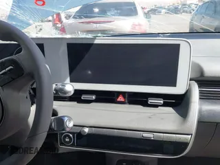 2024 Hyundai Ioniq 5 SEL z VIN KM8KN4DE0RU264604, wystawiony jako IAAI lot #41669323 z przebiegiem 3 207 mil mil oraz . Historia ofert i sprzedaży dostępna na DreamBid. Obrazek 17.