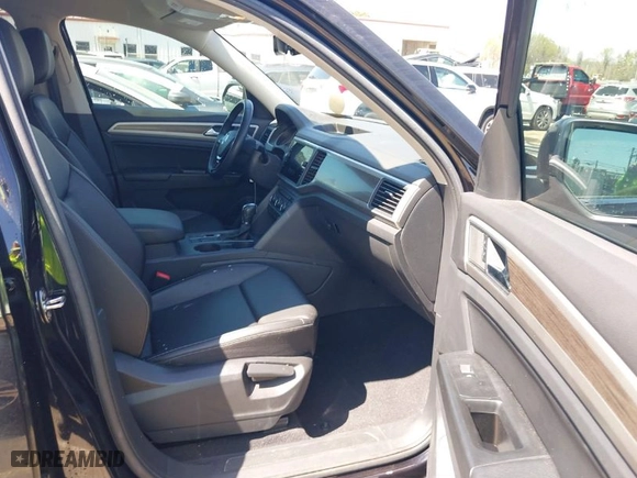 2019 Volkswagen Atlas 3.6L V6 SE w/Technology with VIN 1V2WR2CA7KC525508, listed as a IAAI auction lot 41876463 with 80,467 mi miles. Bid and sale history available at carsss.com. Image 5.